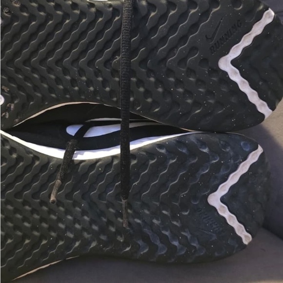 Nike Revolution Men's Black and White Athletic Shoes - Picture 15 of 16